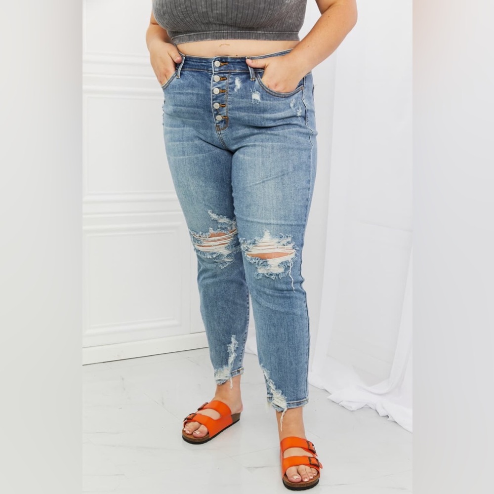 FLASH SALE!! JUDY BLUE Plus Size Maddison Distressed Button Fly Boyfriend Jeans - Picture 4 of 5